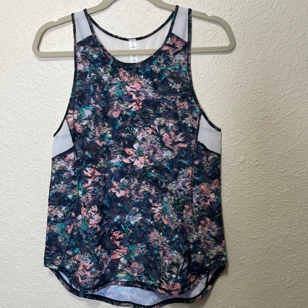 Lululemon Women's Printed Tank Top. NWOT. Size 6.